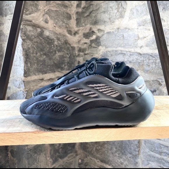 Adidas Yeezy 700 v3 Alvah